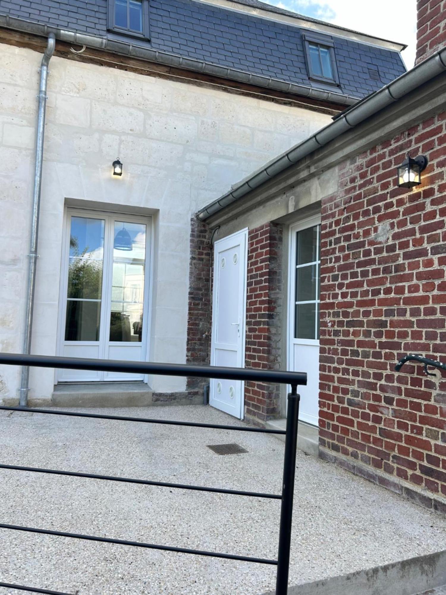 Maison 2 Chambres Avec Parking Et Jardin Noyon Exteriör bild